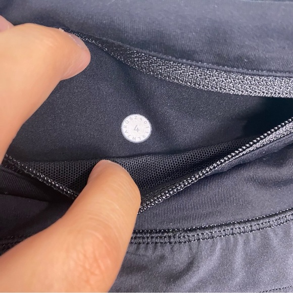 Lululemon Run Times Short Sz 4 Black 4” - Picture 2 of 4